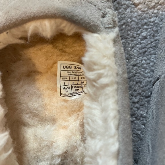 Gray Ugg slippers size women’s 8 - Picture 6 of 6